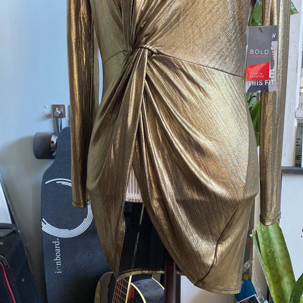BOLD elements metallic gold dress. - Picture 5 of 17